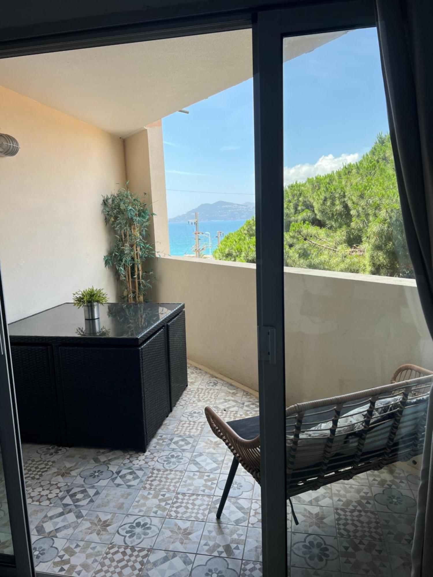 Joli 2 Pieces Aux Pieds Des Plages Cannes Bagian luar foto
